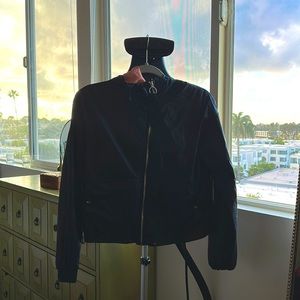 Bershka croptop windbreaker w/ peach lining inside